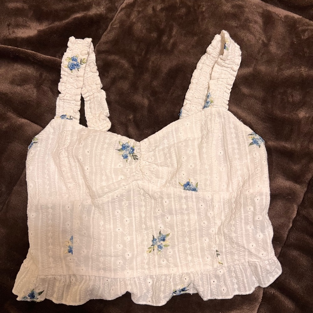 Boutique cropped floral shirt. Worn twice like new condition